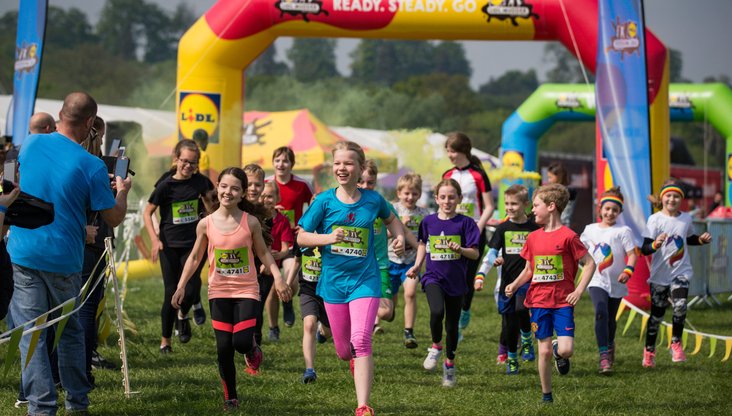 A group of children running at Lidl Mudder.